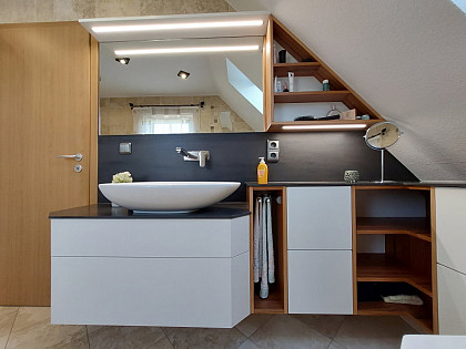 Bad_modern_furniert_MDF_Mineralwerkstoff