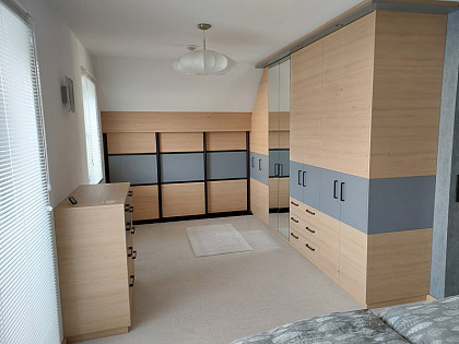 Modern_Schlafzimmer_massiv_blaugrau_abgesetzt2